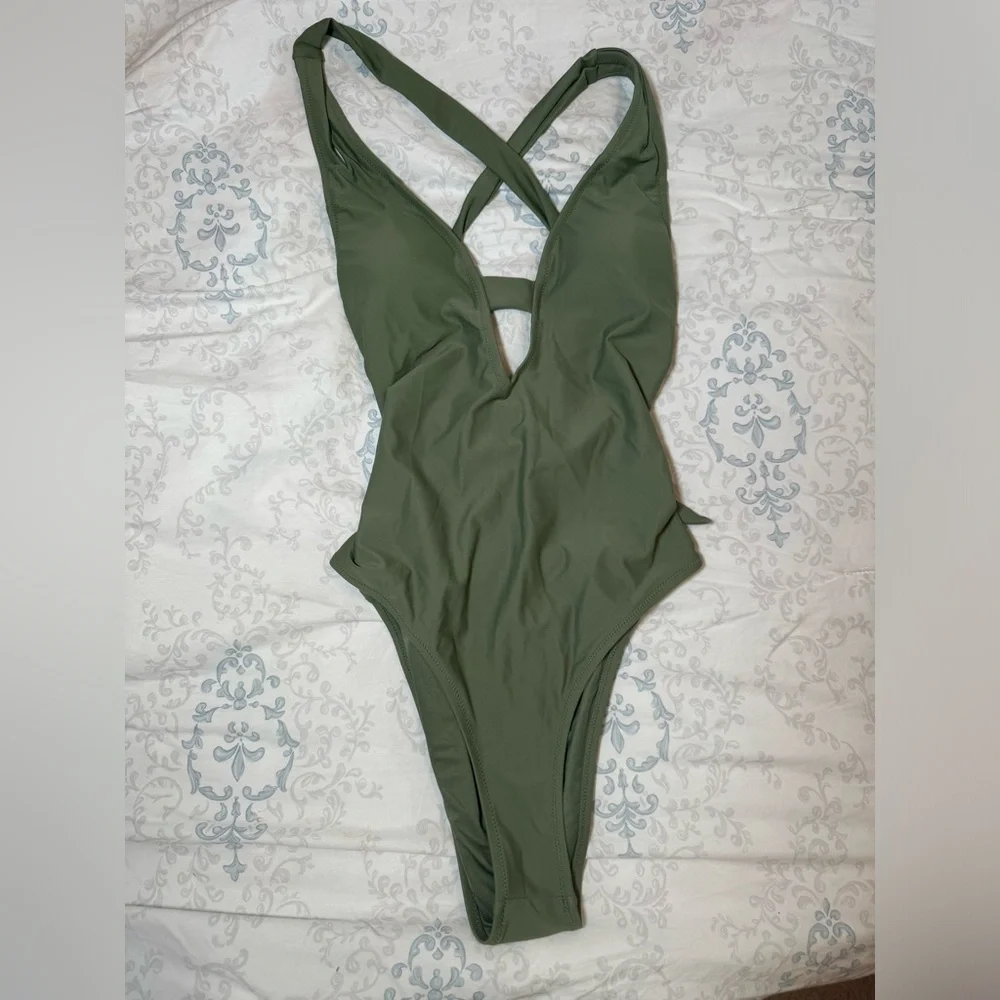 CUPSHE Women One Piece Swimsuit Deep V Neck Strappy Swimwear Bathing suit‎ small